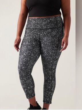 Athleta Ultimate Stash Tight Pocket Tight 7/8 Length Large Black White